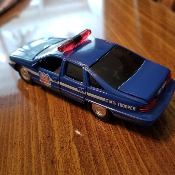 Wisconsin State Police Road Champs die cast police car 1:43 scale - Picture 2 of 11